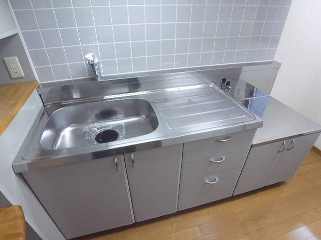 キッチン　キッチンも広々としております。