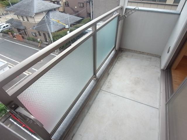 バルコニー　天気の良い日の洗濯物はこちらで