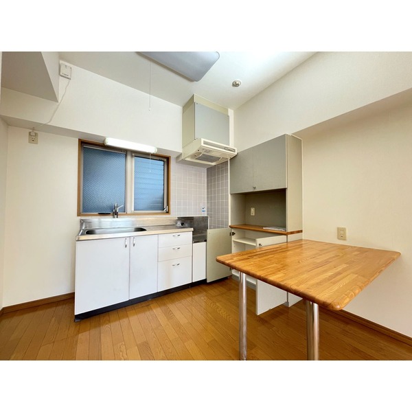 居室・リビング　家具の配置がしやすいリビングですね