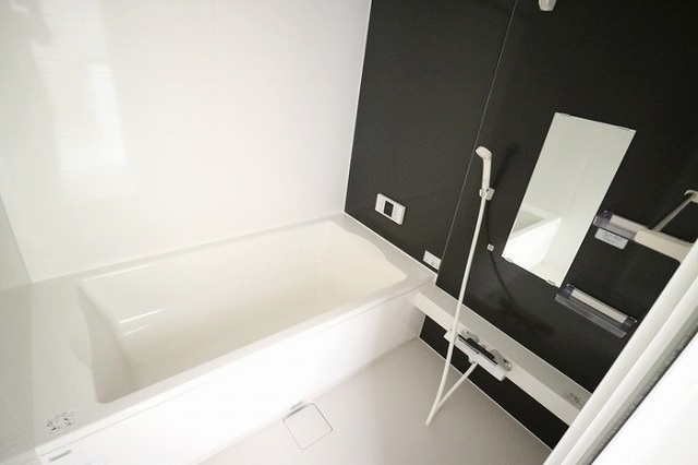 バス・シャワールーム　※同施工メーカーの内装写真です