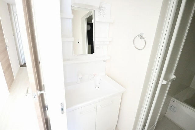 洗面設備　※同施工メーカーの内装写真です