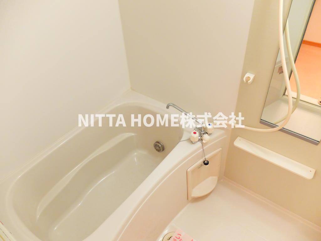 バス・シャワールーム　浴室乾燥機・追い焚き機能完備◎