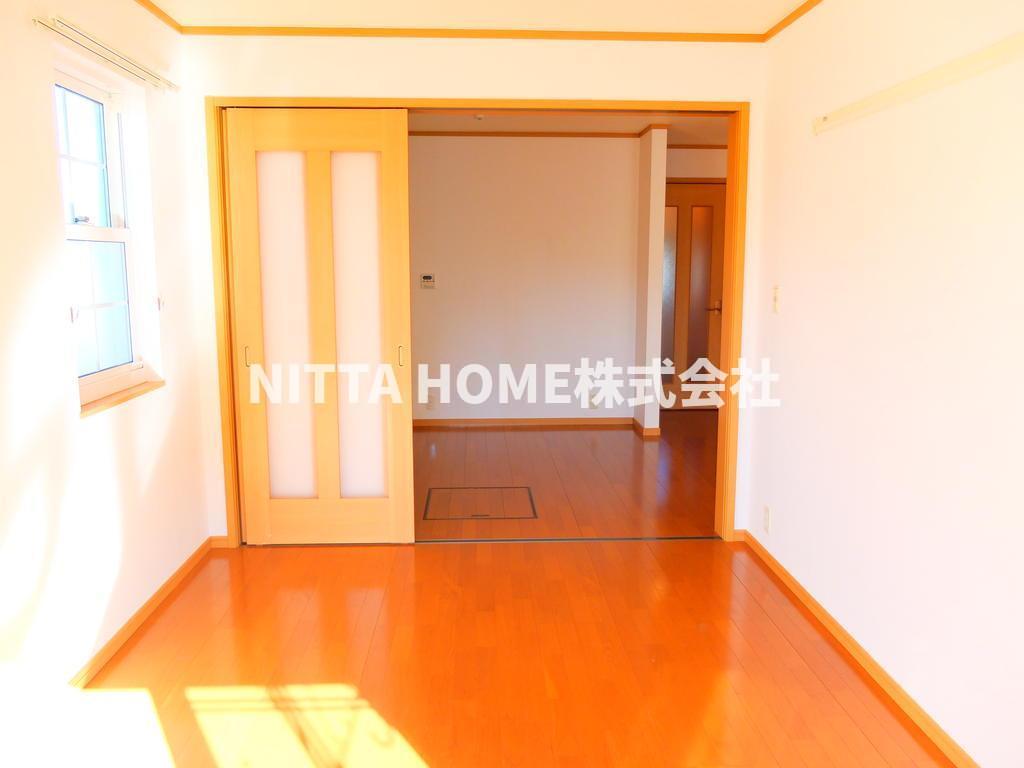 収納　引き戸開けると開放感がありお部屋を広く使えますね♪