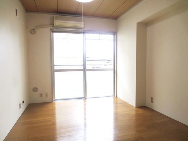 居室・リビング　★エアコンも完備です★