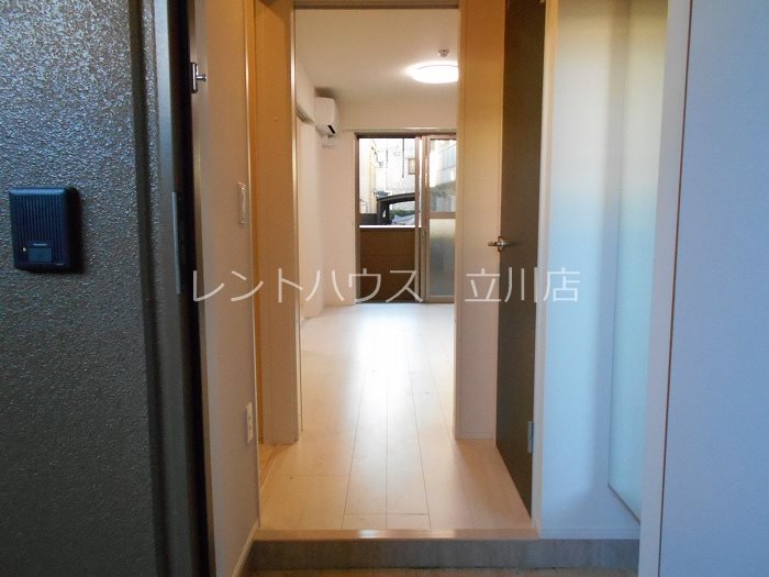 玄関　別部屋写真