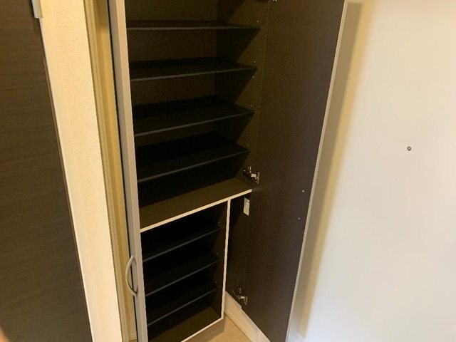 エントランス　同建物参考写真