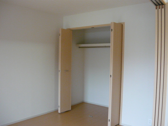 収納　ハンガーラック付きで楽々収納♪ ※同施工別部屋