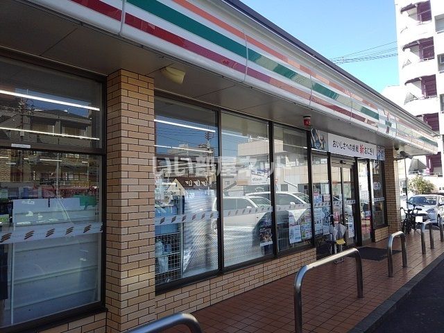 コンビニ　セブンイレブン 高崎鶴見町店（コンビニ）まで1008m