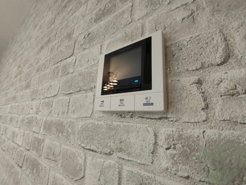 セキュリティ　ＴＶモニター付インターホンです。来客者の顔が見えるので安心！