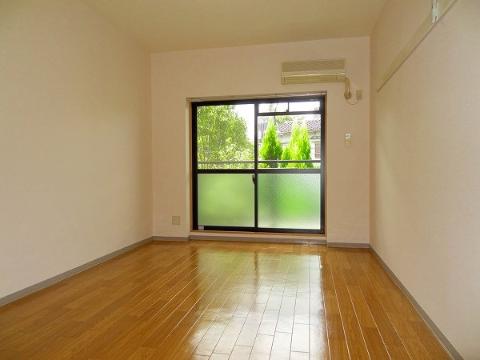 居室・リビング　室内