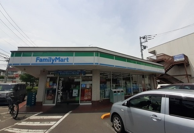 コンビニ　ファミリーマート小手指二丁目店（コンビニ）まで720m
