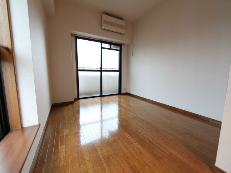 バルコニー　洋室7.14帖　エアコン完備　バルコニー　2面採光