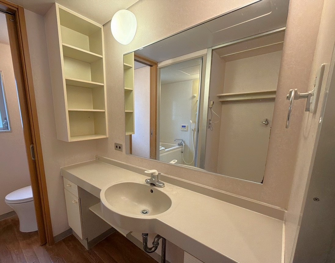 洗面設備　※クリーニング前のお写真です。