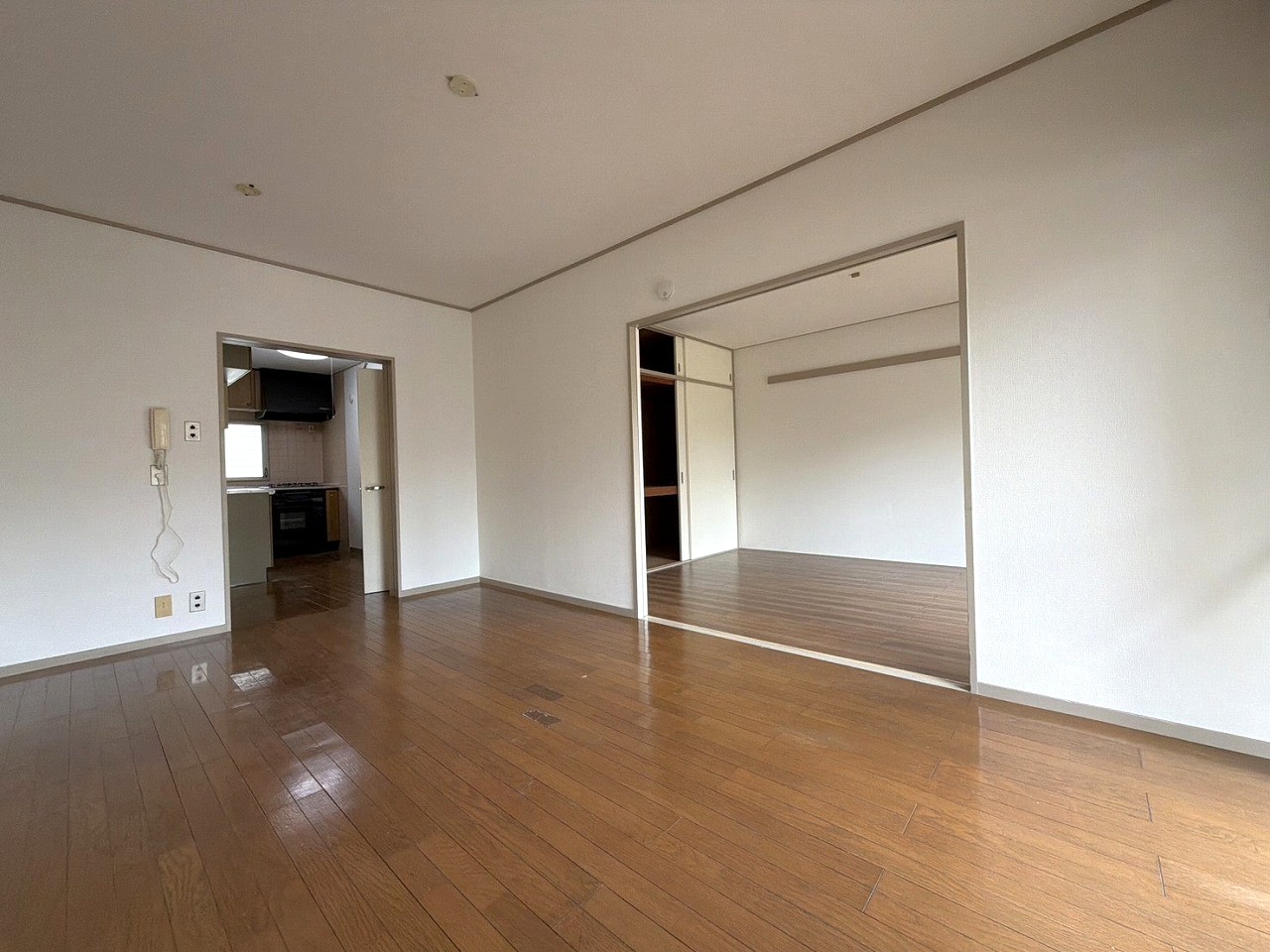 居室・リビング　※クリーニング前のお写真です。