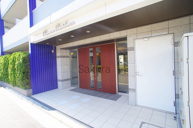 エントランス　お洒落な建物デザイン♪