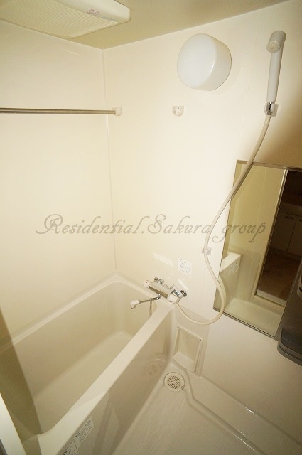 バス・シャワールーム　雨の日でも安心の浴室乾燥機付きです♪