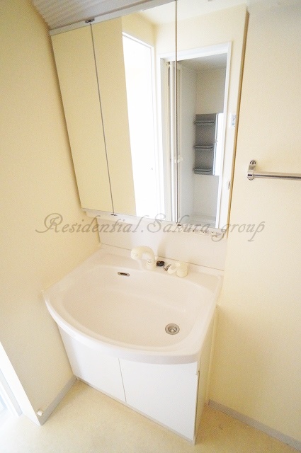 洗面設備　身支度に欠かせない独立洗面台♪