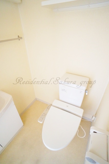 トイレ　嬉しい温水洗浄便座♪