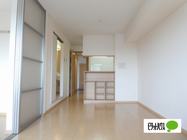 居室・リビング　同物件別室写真