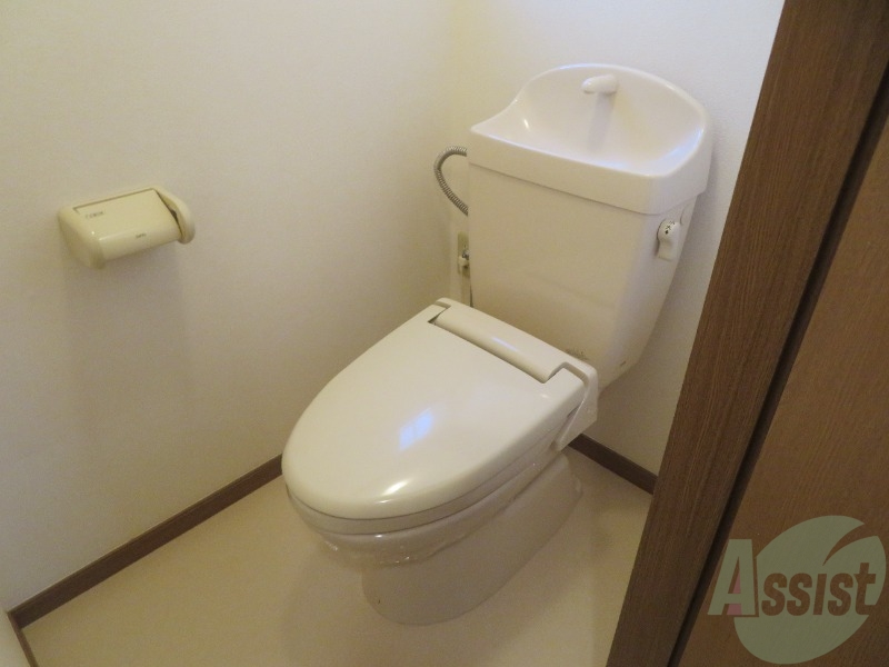 トイレ　トイレは暖房便座になります。ヒヤッとすることがありません。