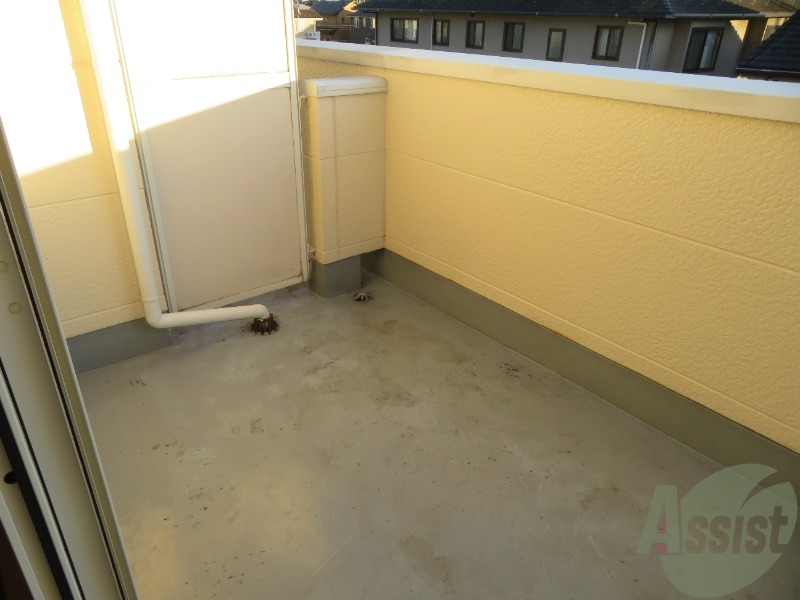 バルコニー　こちらはバルコニーです。広々していてリラックスできますね。