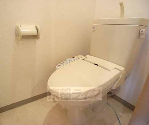 トイレ　嬉しいウォシュレット付きトイレ