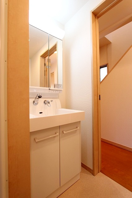 洗面設備　参考写真のため現況を優先します。