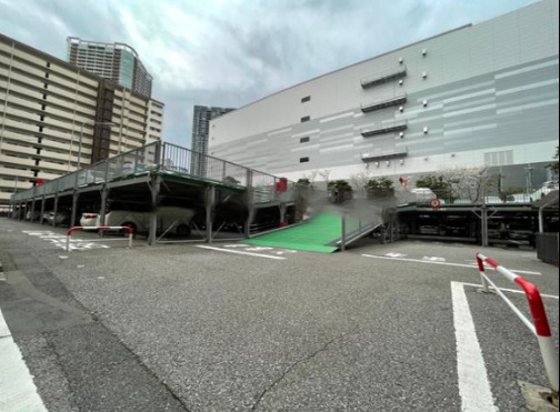 駐車場　駐車場に車を止められます