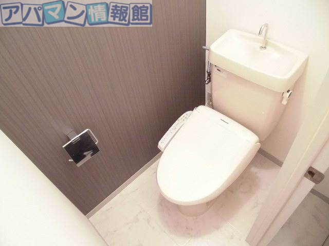 トイレ　※別号室のお写真になります