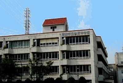 中学校　草加市立谷塚中学校（中学校）まで1075m
