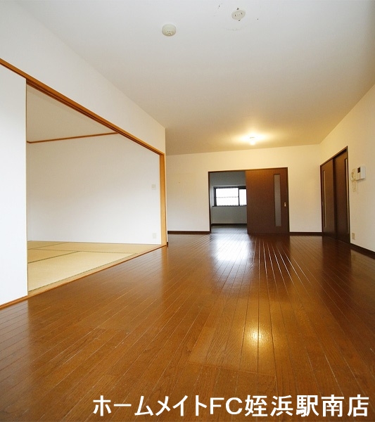 居室・リビング　★リビング１５帖と広さも十分♪★参考写真