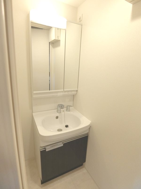 洗面設備　独立洗面台です。