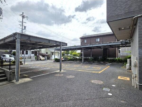 駐車場　駐車場