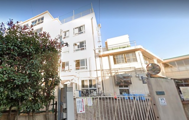 小学校　中野区立平和の森小学校（小学校）まで437m