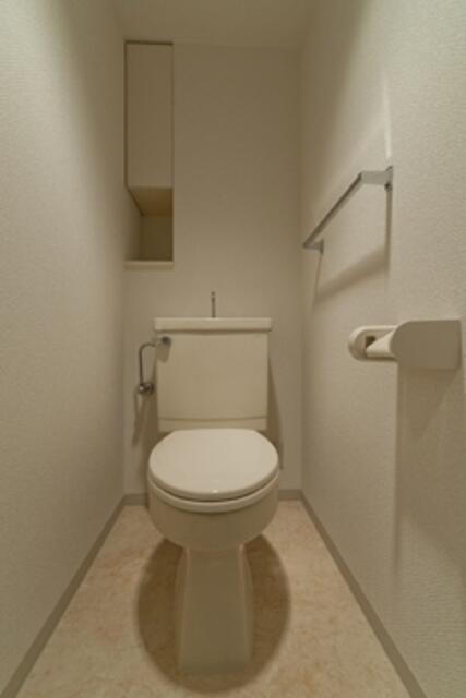トイレ　※写真は同タイプ住戸です。