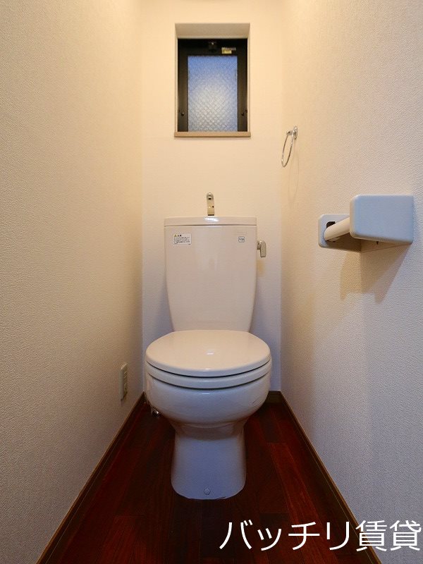 トイレ　画像は別号室タイプの為、現状を優先致します。