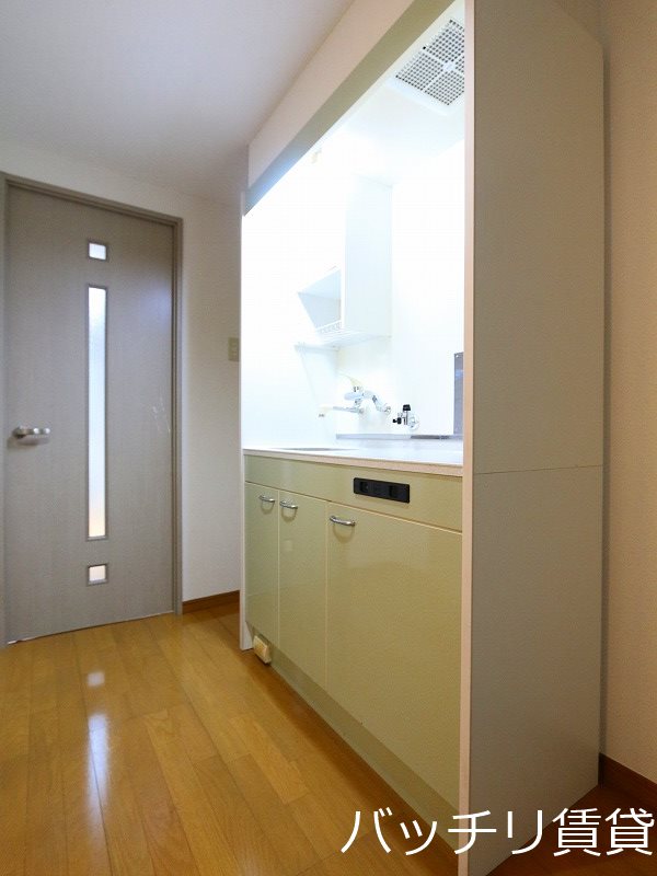 キッチン　画像は別号室タイプの為、現状を優先致します。