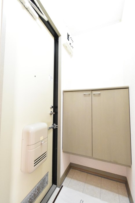 玄関　カウンタータイプシューズボックス