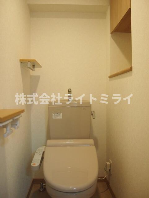 トイレ　ウォシュレット?