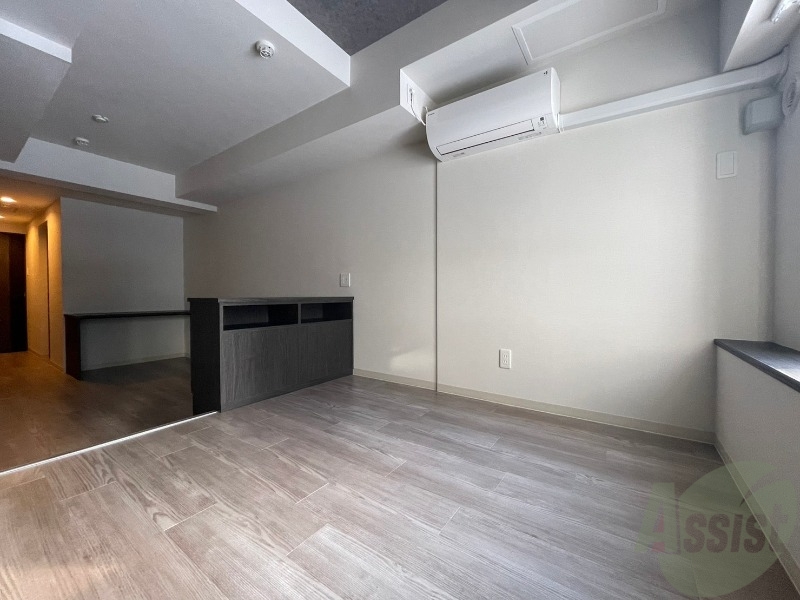 その他部屋・スペース　寝室はこちらです。光が差し込む、温かみのあるお部屋です。