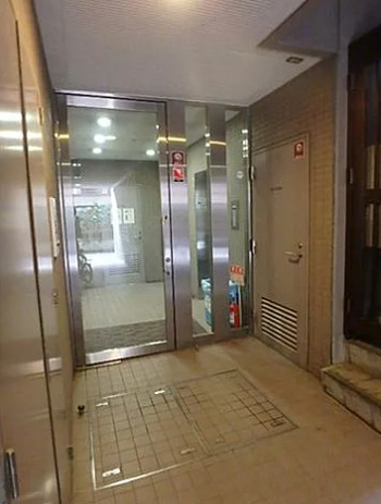 エントランス　建物の内部です