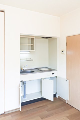 キッチン　別号室のものです。現状優先になります。