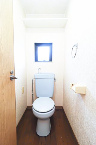 トイレ　別号室のものです。現状優先になります。