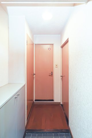 玄関　別号室のものです。現状優先になります。