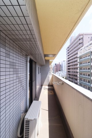 バルコニー　別号室のものです。現状優先になります。