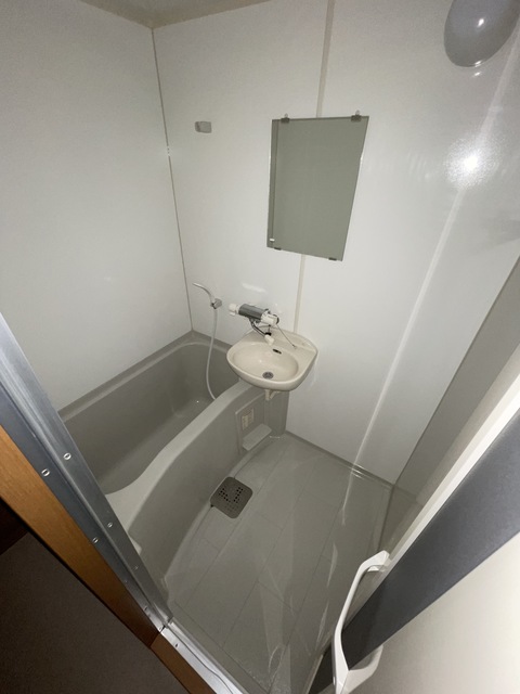 バス・シャワールーム　※写真は同タイプの別のお部屋になります。