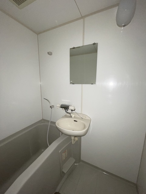 洗面設備　※写真は同タイプの別のお部屋になります。