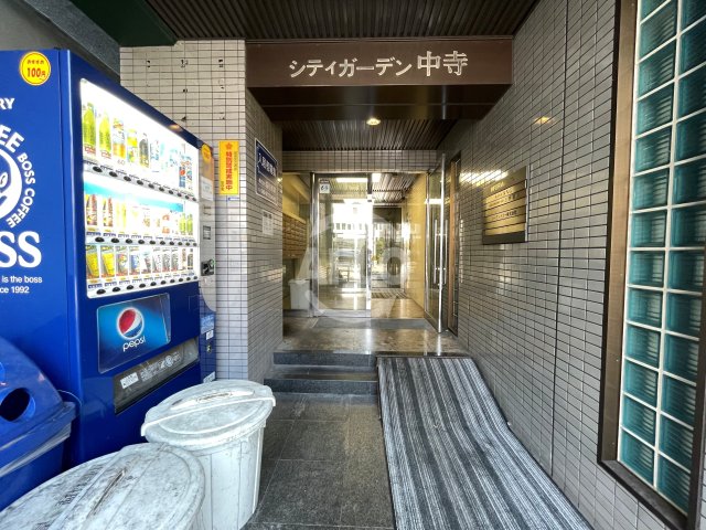 エントランス　シティガーデン中寺　エントランス