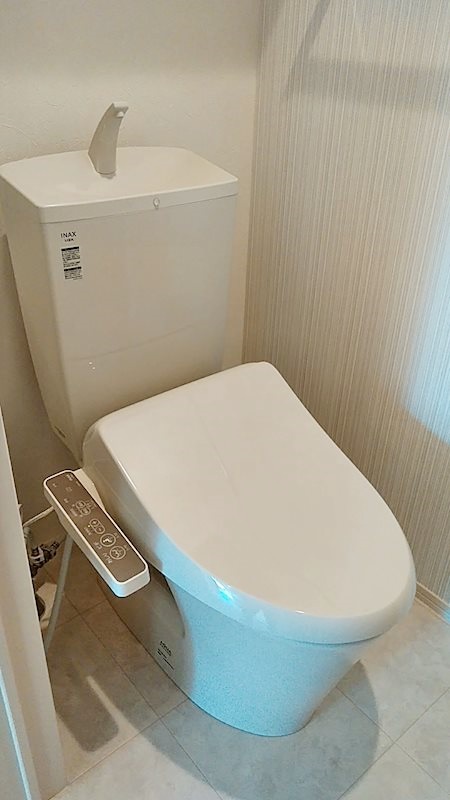 トイレ　嬉しい温水洗浄便座♪