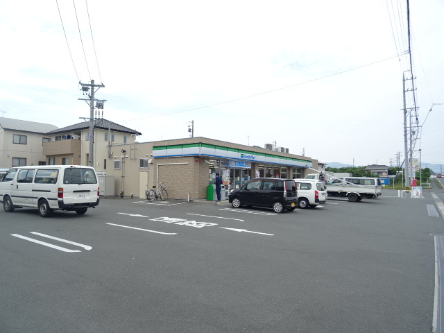 コンビニ　ファミリーマート（コンビニ）まで1005m